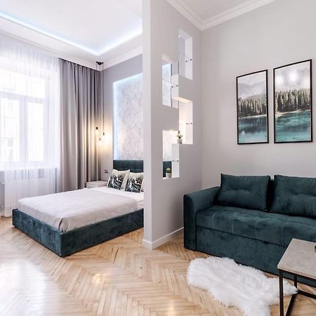 Modern Apartment Lviv Eksteriør billede