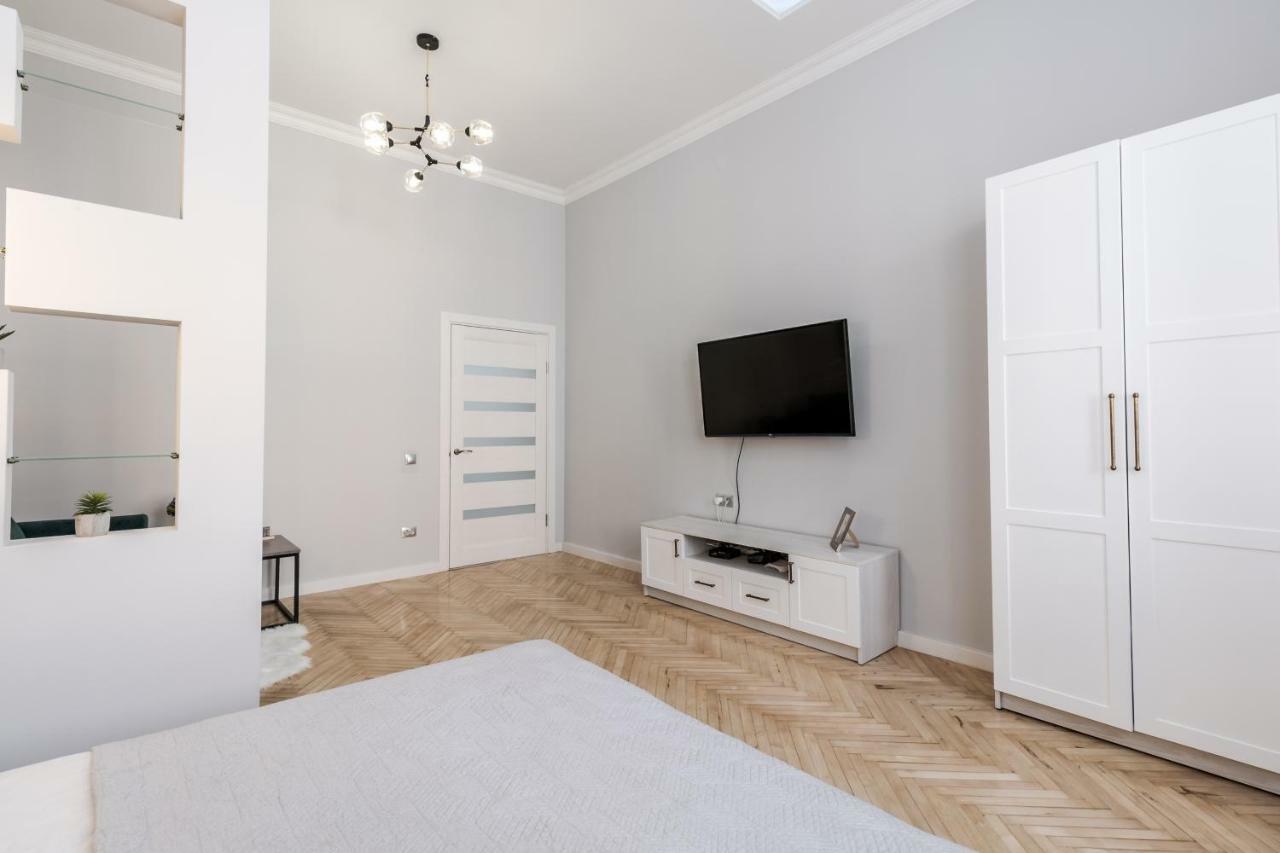 Modern Apartment Lviv Eksteriør billede
