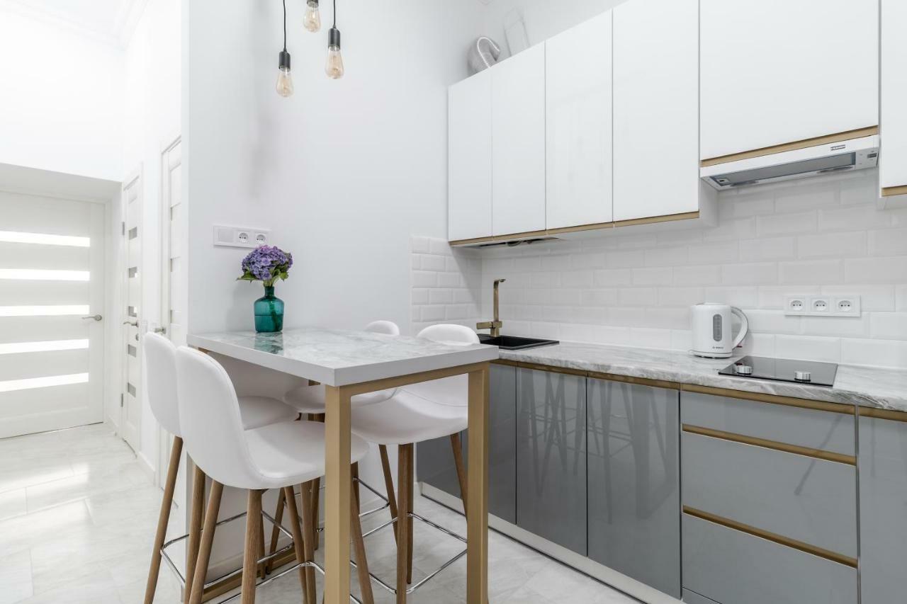 Modern Apartment Lviv Eksteriør billede