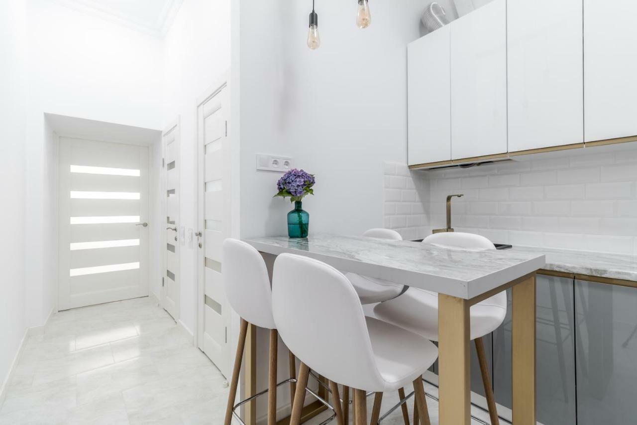 Modern Apartment Lviv Eksteriør billede