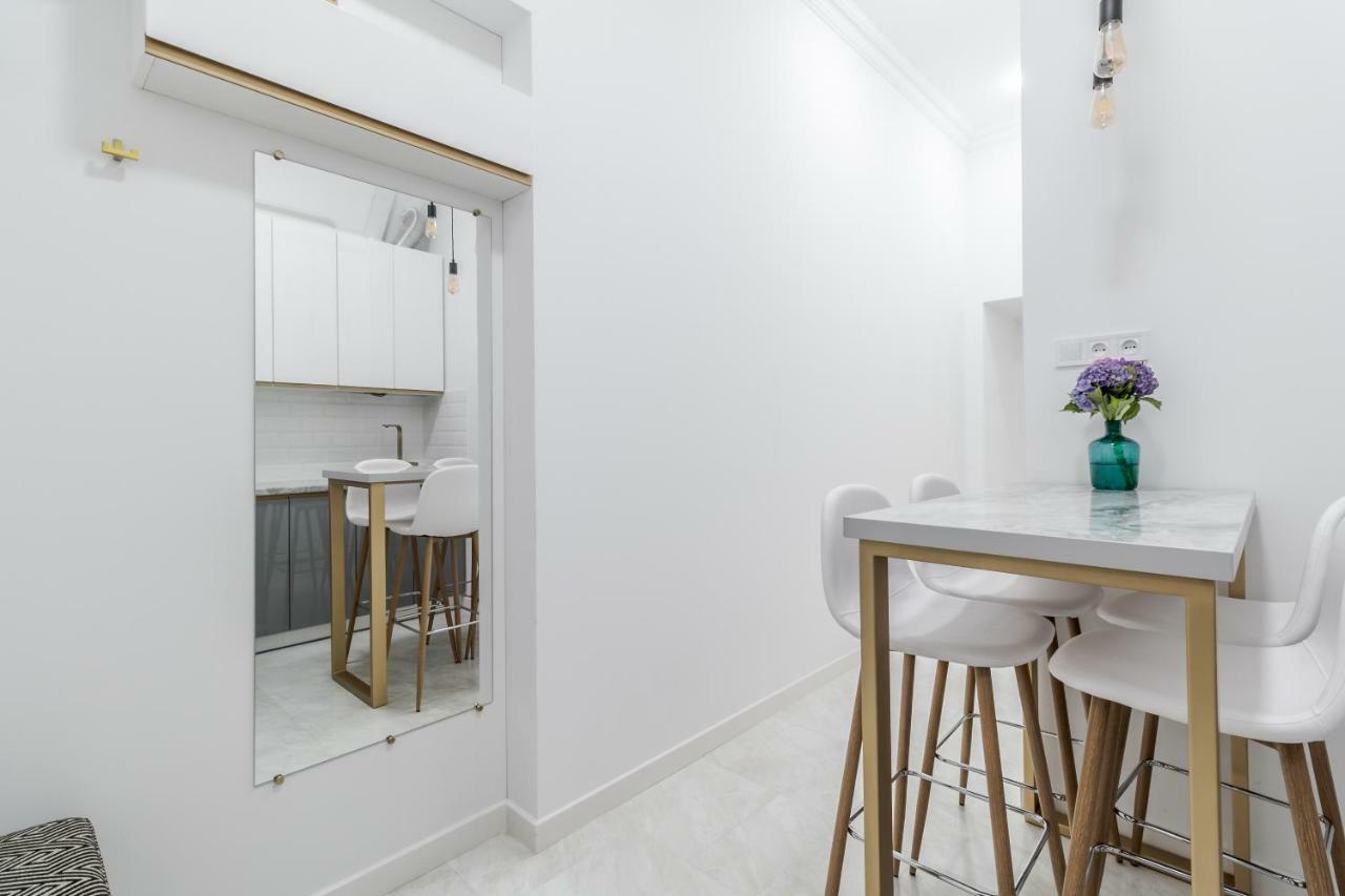 Modern Apartment Lviv Eksteriør billede