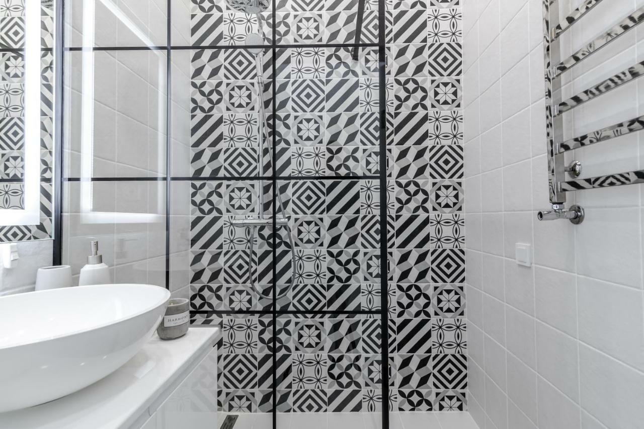 Modern Apartment Lviv Eksteriør billede